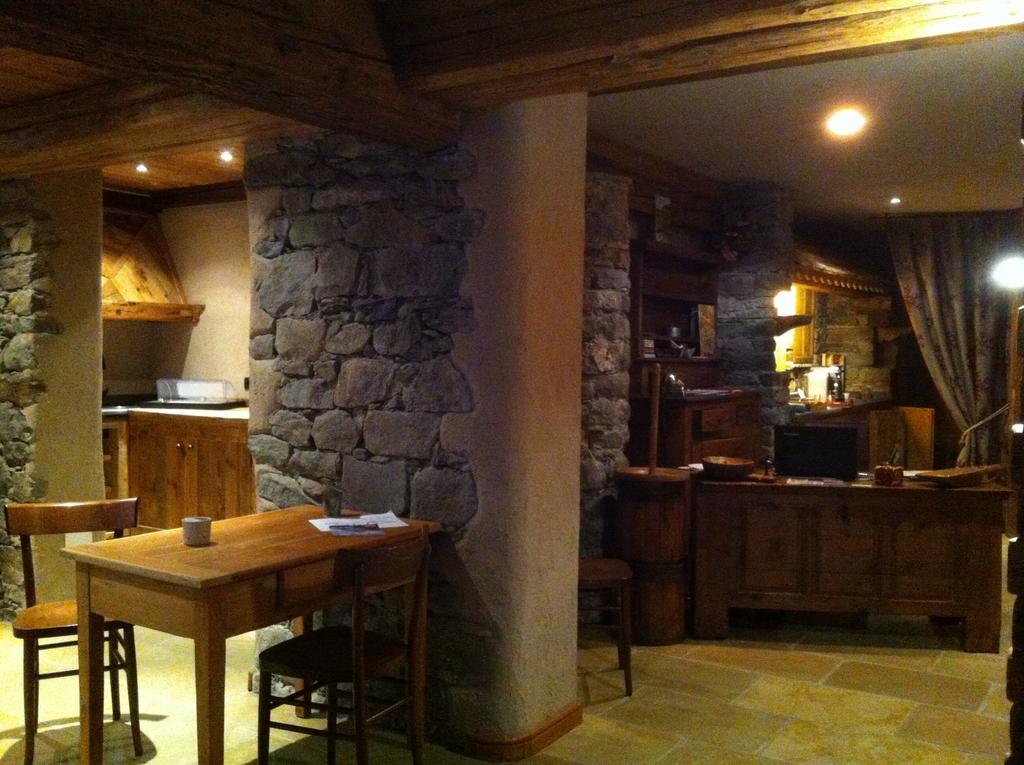 Les Trompeurs Chez Odette Bed and Breakfast Cogne Exterior foto