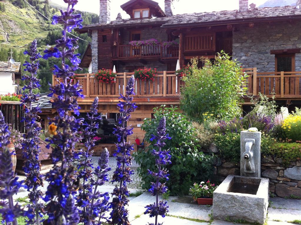 Les Trompeurs Chez Odette Bed and Breakfast Cogne Exterior foto